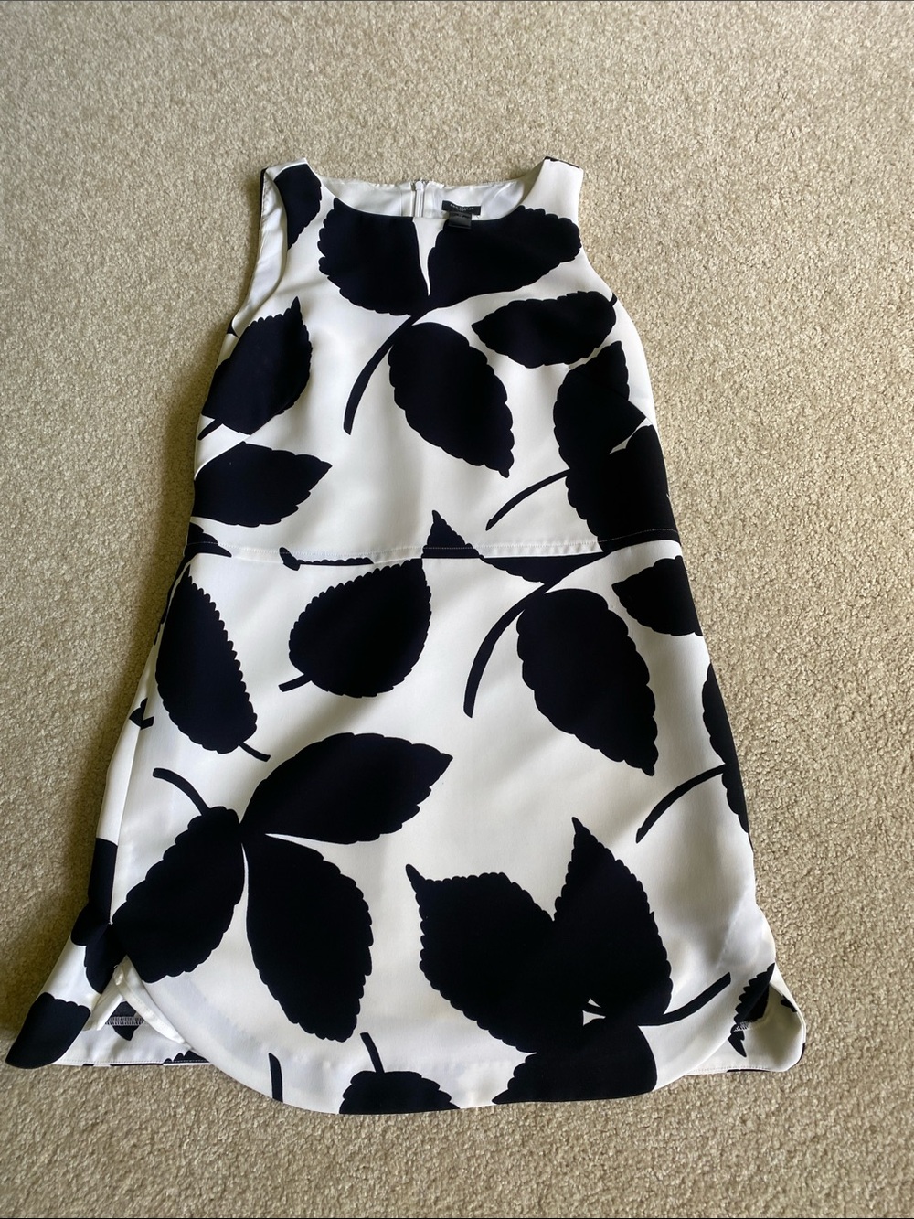 Ann Taylor Black & White Leaf-Print Petite Sleeveless Mini Dress